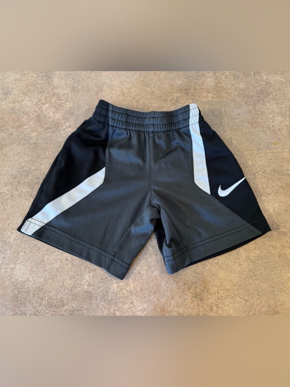 Nike Classic Black & White Kids Athletic Dri- Fit Shorts Boys XS 4